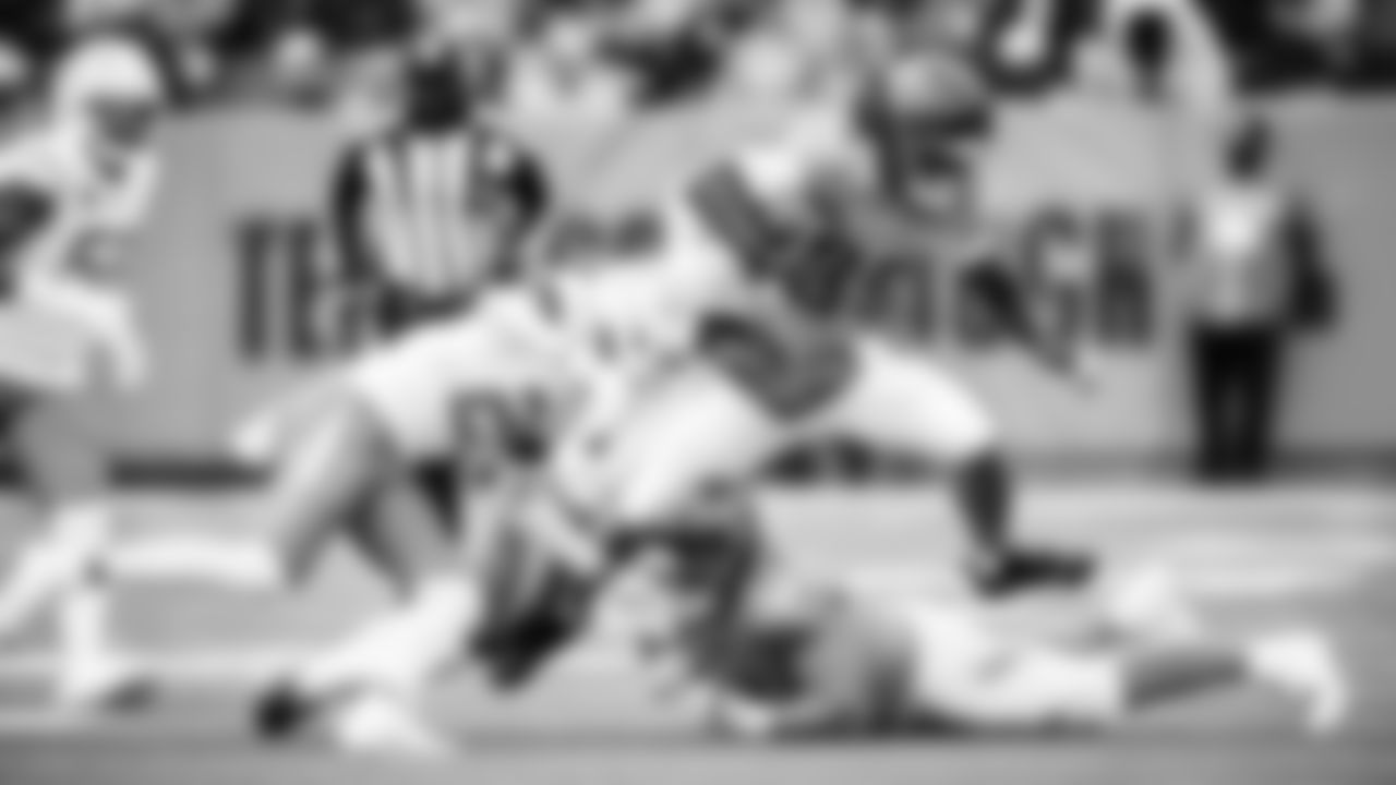 The Tennessee Titans and the Los Angeles Chargers compete at Nissan Stadium on November 02, 2025 in Nashville, TN. Photo B Donald Page/Tennessee Titans