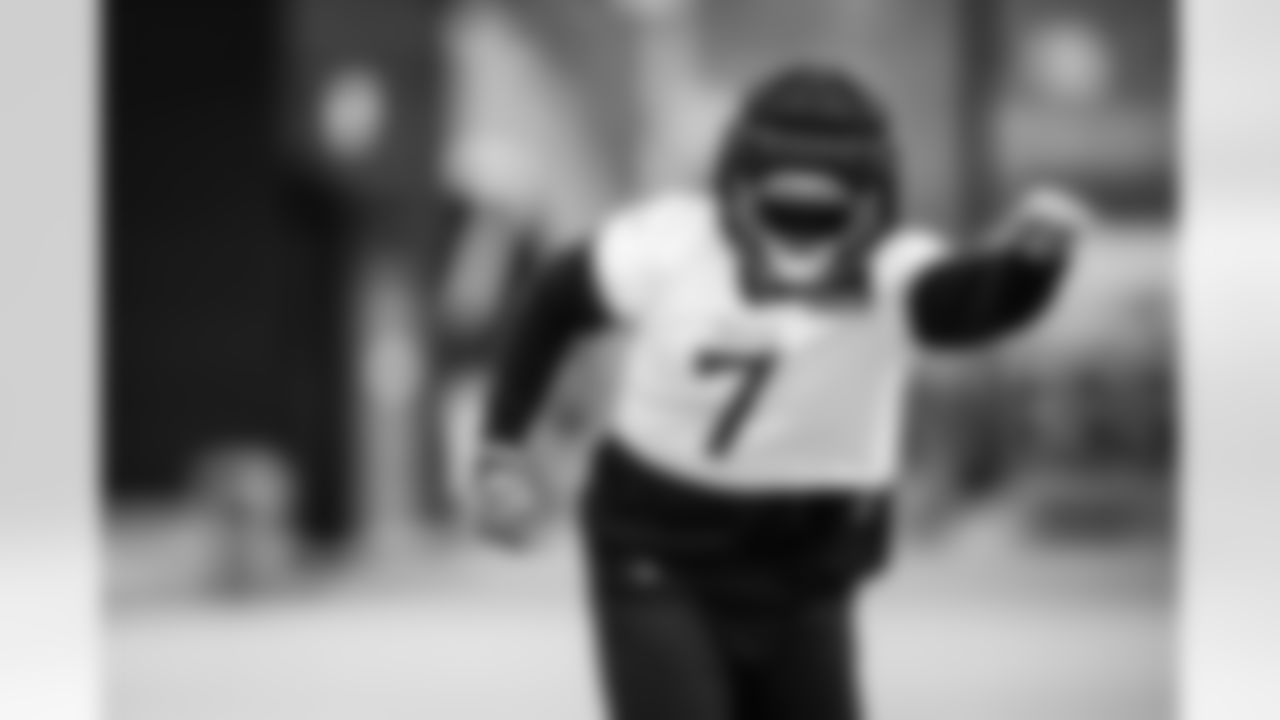 Outside linebacker Oluwafemi Oladejo #7 of the Tennessee Titans during practice at the Ascension Saint Thomas Sports Park on December 31, 2025 in Nashville, TN. Photo By Donald Page/Tennessee Titans