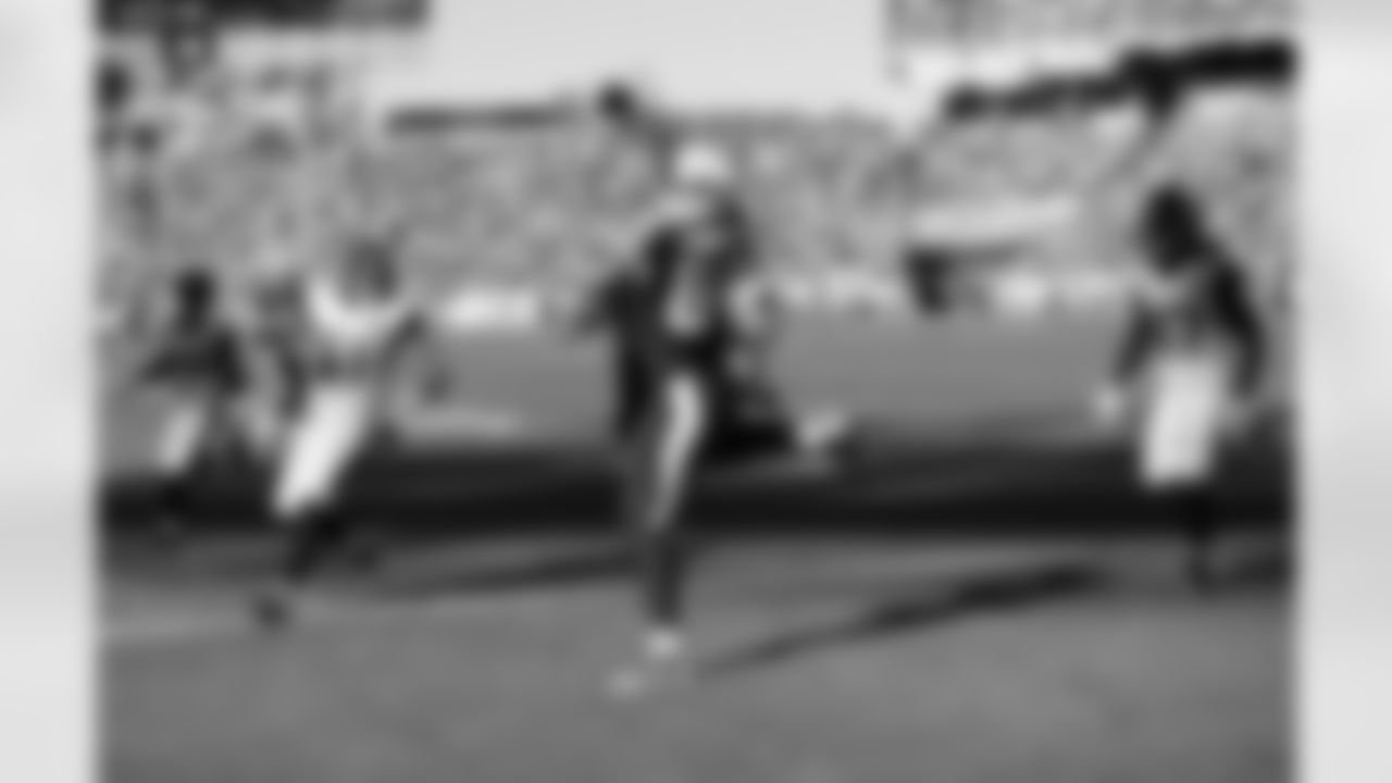 Tennessee Titans tight end Taylor Thompson (84) leaps and catches a 9 yard touchdown pass that cuts the Jacksonville Jaguars lead to 13-7 in the second quarter during the NFL week 10 football game against the Jacksonville Jaguars on Sunday, Nov. 10, 2013 in Nashville, Tenn.. The Jaguars won the game 29-27. (AP Photo/Paul Spinelli)