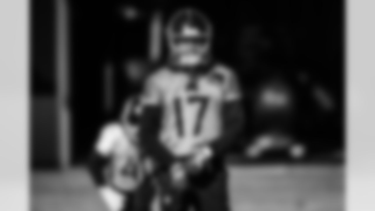 Wide receiver Chimere Dike #17 of the Tennessee Titans during practice at the Ascension Saint Thomas Sports Park on November 28, 2025 in Nashville, TN. Photo By Beau Brune/Tennessee Titans