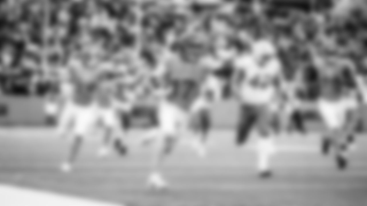 Wide receiver Chimere Dike #17 of the Tennessee Titans during the game between the Tennessee Titans and the Los Angeles Chargers at Nissan Stadium on November 02, 2025 in Nashville, TN. Photo By Camden Hall/Tennessee Titans