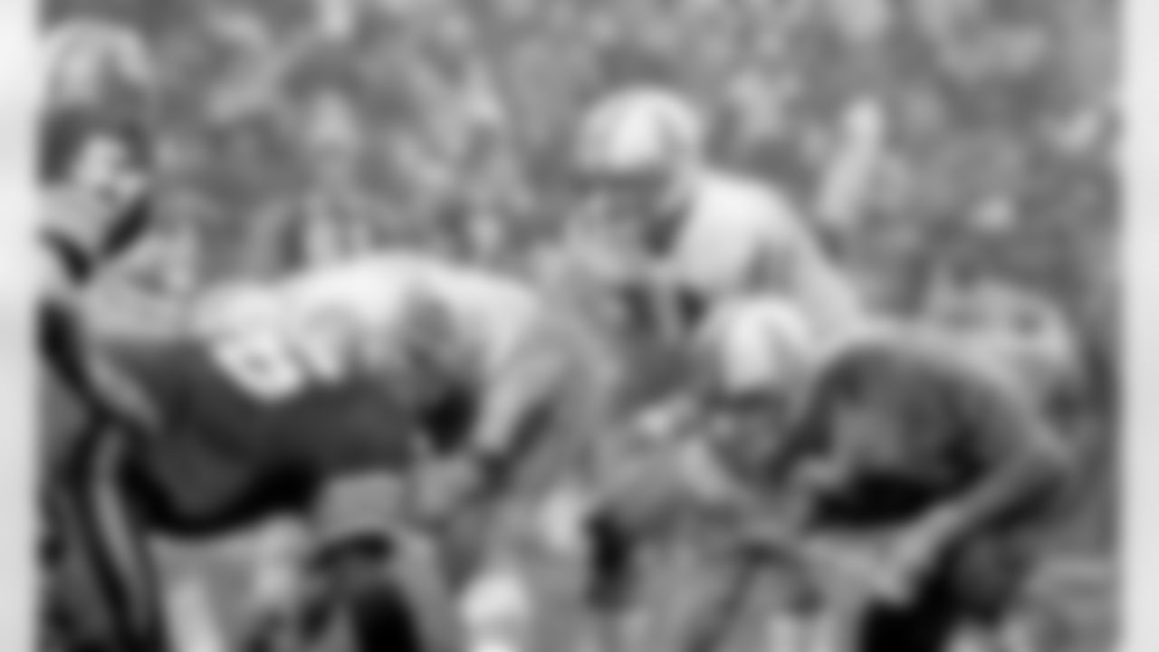 San Francisco 49ers vs. Houston Oilers at Candlestick Park Sunday, December 13. 1981. 49ers beat Oilers 28-6. Huston Oiler Quarterback Gifford Nielsen (14). (AP Photo/Al Golub)