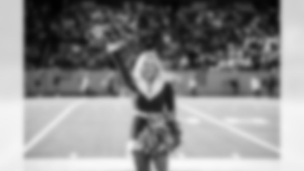 Tennessee Titans Cheerleaders during the game between the Tennessee Titans and the Kansas City Chiefs at Nissan Stadium on December 21, 2025 in Nashville, TN. Photo By Kaitlyn Hungerford/Tennessee Titans