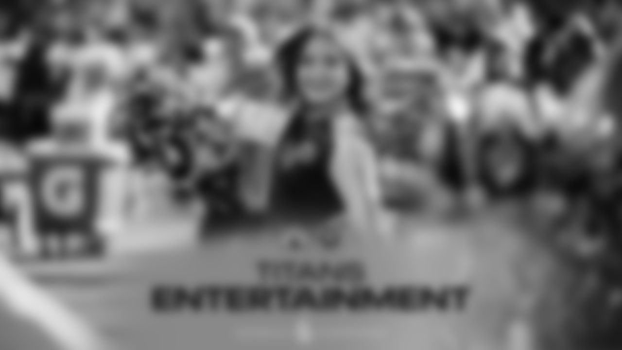 W13_JAXvsTEN_CheerPhotos