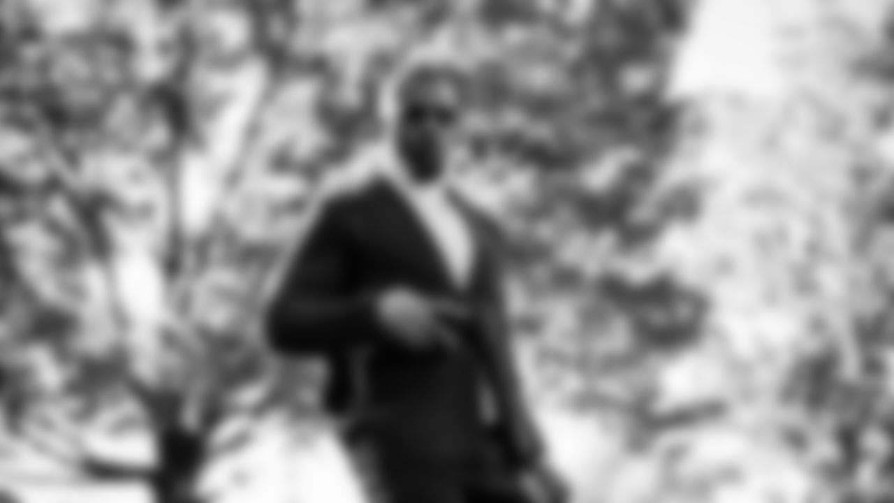 The Tennessee Titans and the Houston Texans compete at Nissan Stadium on November 16, 2025 in Nashville, TN. Photo By Donald Page/Tennessee Titans