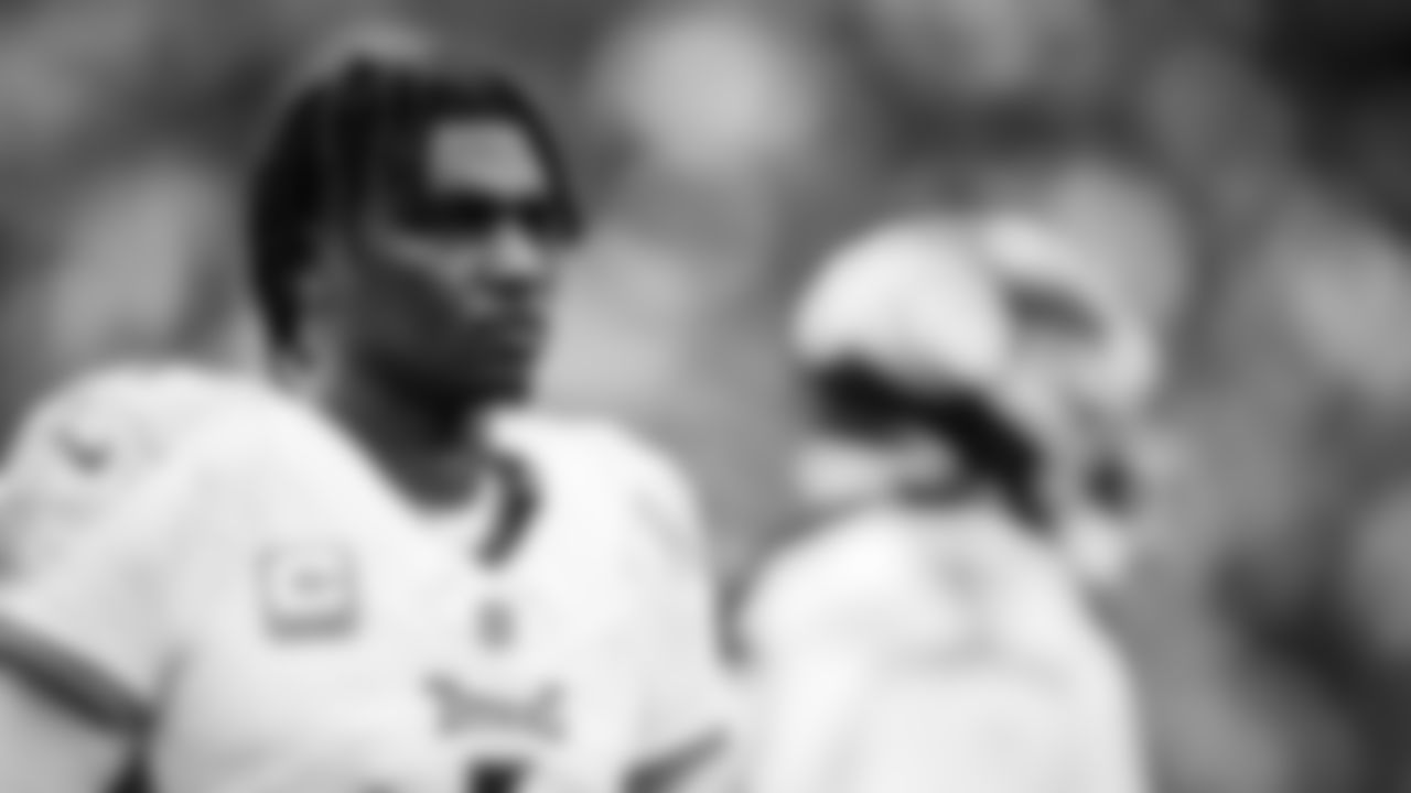 The Tennessee Titans and the San Francisco 49ers compete at Levi's Stadium on December 14, 2025 in San Francisco, CA. Photo By Donald Page/Tennessee Titans