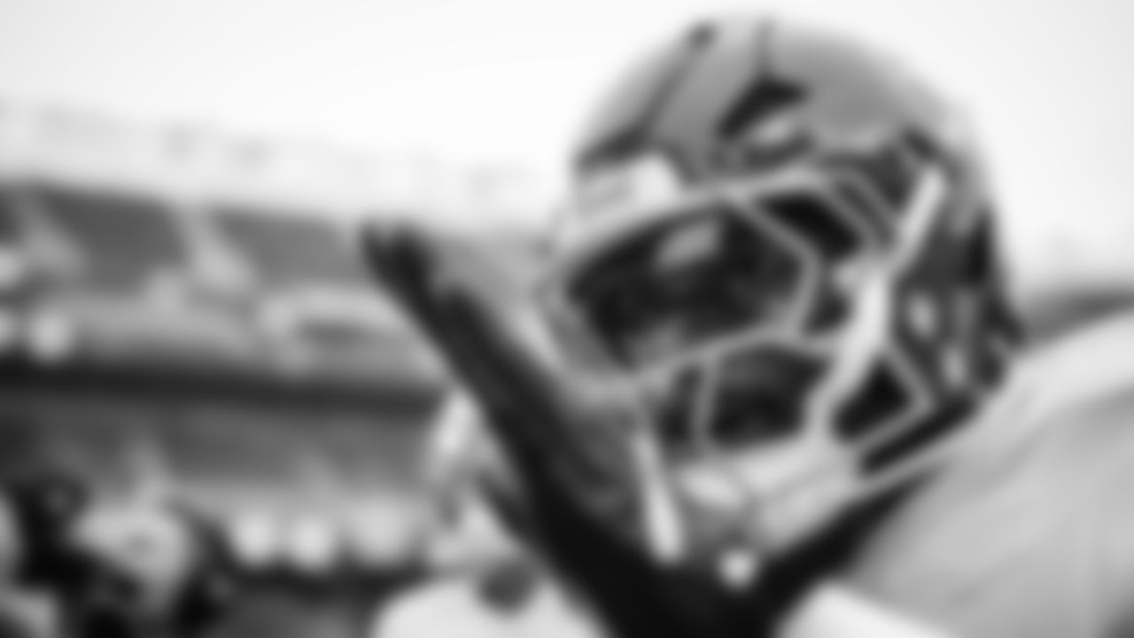 The Tennessee Titans and the San Francisco 49ers compete at Levi's Stadium on December 14, 2025 in San Francisco, CA. Photo By Jessie Rogers/Tennessee Titans