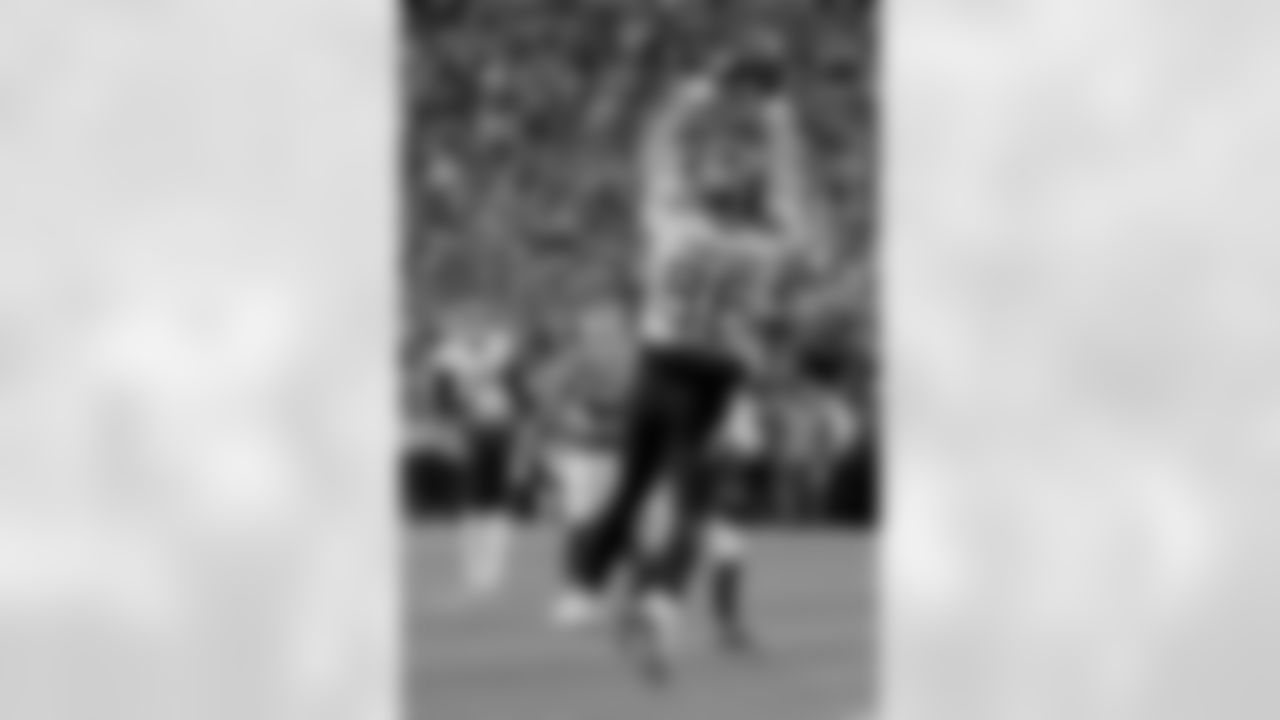 Tennessee Titans' Anthony Firkser catches a touchdown pass during the second half of the NFL AFC Championship football game against the Kansas City Chiefs Sunday, Jan. 19, 2020, in Kansas City, MO. (AP Photo/Charlie Riedel)