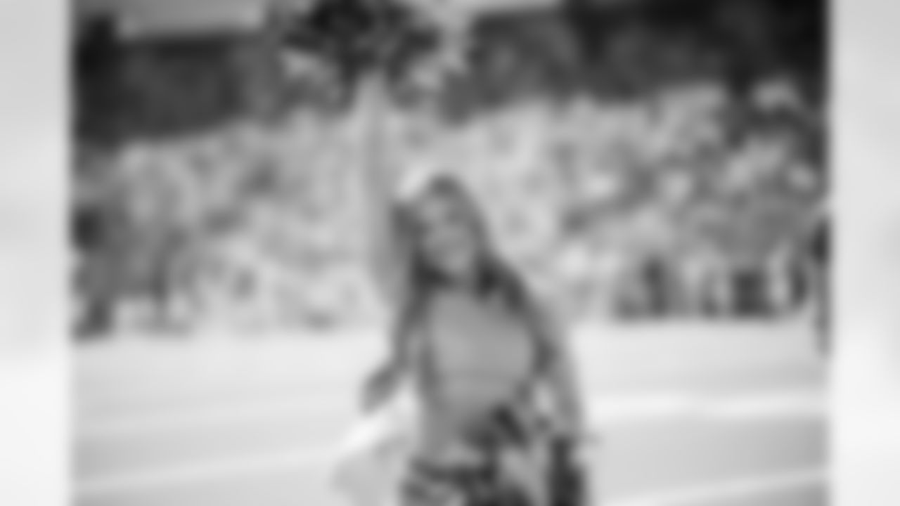 Tennessee Titans Cheerleaders during the game between the Tennessee Titans and the Seattle Seahawks at Nissan Stadium on November 23, 2025 in Nashville, TN. Photo By Kaitlyn Hungerford/Tennessee Titans