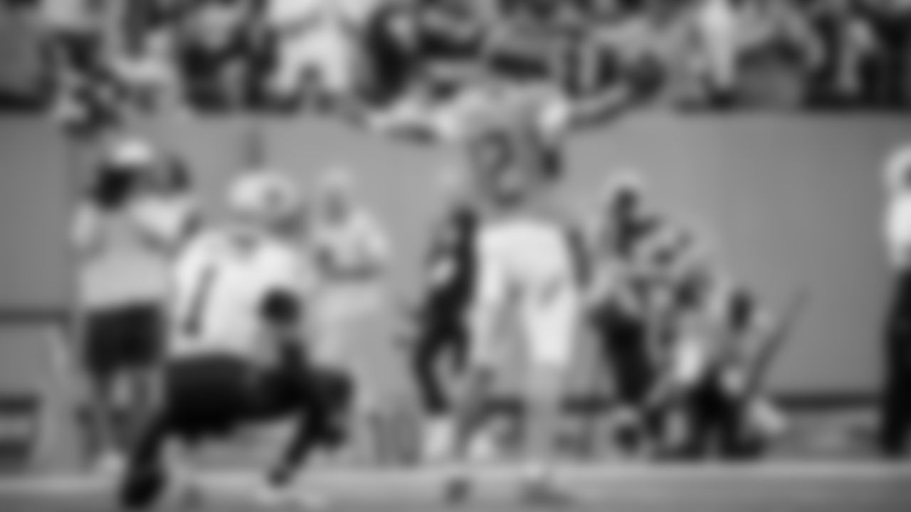 The Tennessee Titans and the New Orleans Saints compete at Nissan Stadium on December 28, 2025 in Nashville, TN. Photo By Jessie RogersTennessee Titans