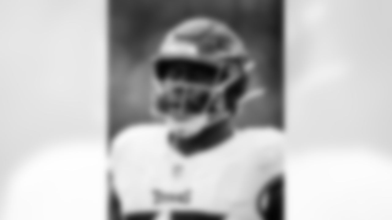 The Tennessee Titans and the San Francisco 49ers compete at Levi's Stadium on December 14, 2025 in San Francisco, CA. Photo By Donald Page/Tennessee Titans