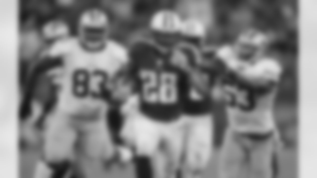 Tennessee Titans running back Chris Johnson (28) runs ahead of San Francisco 49ers defenders Demarcus Dobbs (83) and NaVorro Bowman (53) as Johnson scores a touchdown on a 66-yard pass play in the fourth quarter of an NFL football game on Sunday, Oct. 20, 2013, in Nashville, Tenn. (AP Photo/Wade Payne)