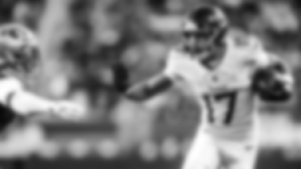 Wide receiver Chimere Dike #17 of the Tennessee Titans during the game between the Tennessee Titans and the San Francisco 49ers at Levi's Stadium on December 14, 2025 in San Francisco, CA. Photo By Jessie Rogers/Tennessee Titans