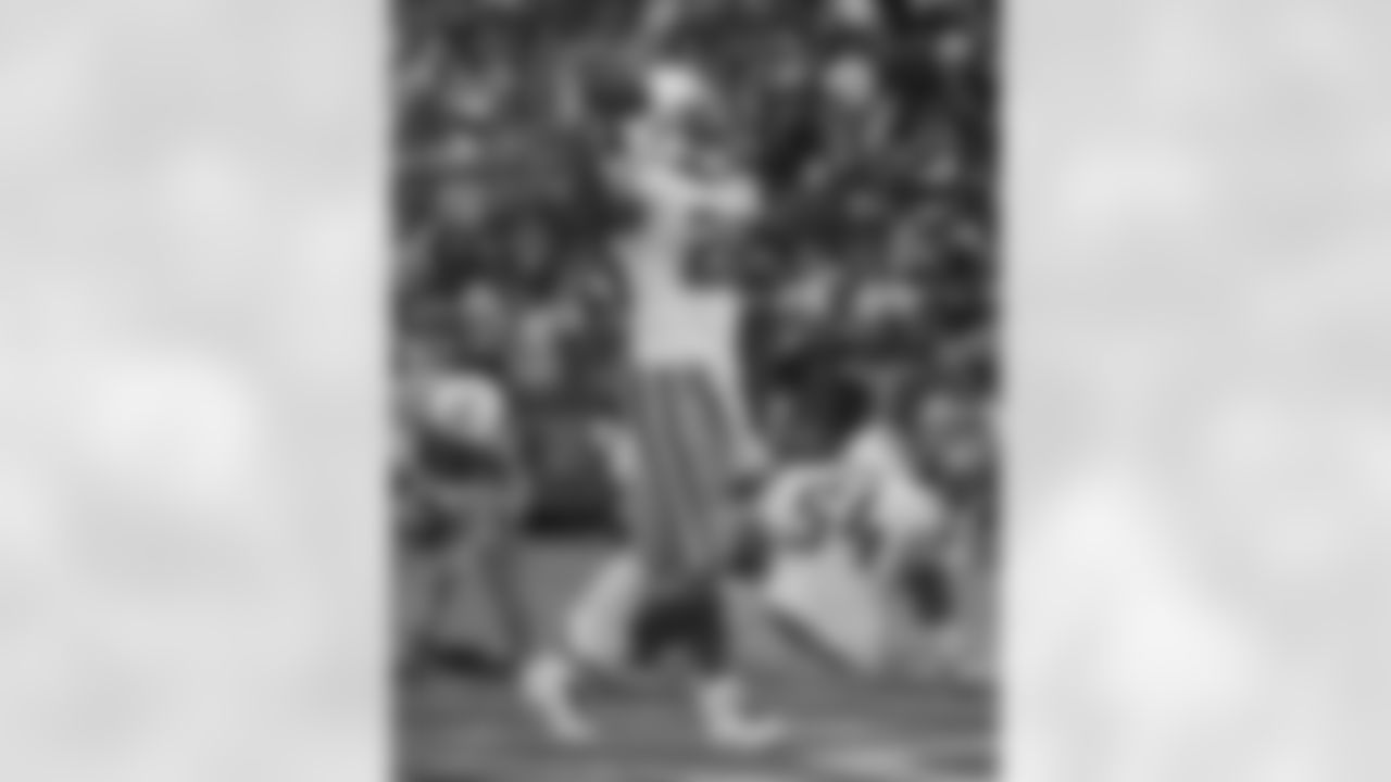 Tennessee Titans running back Chris Johnson (28) celebrates after scoring on a 1-yard run during an NFL game against the San Francisco 49ers on November 8, 2009. The Titans defeated the 49ers 34-27. (AP Photo/Kevin Terrell)