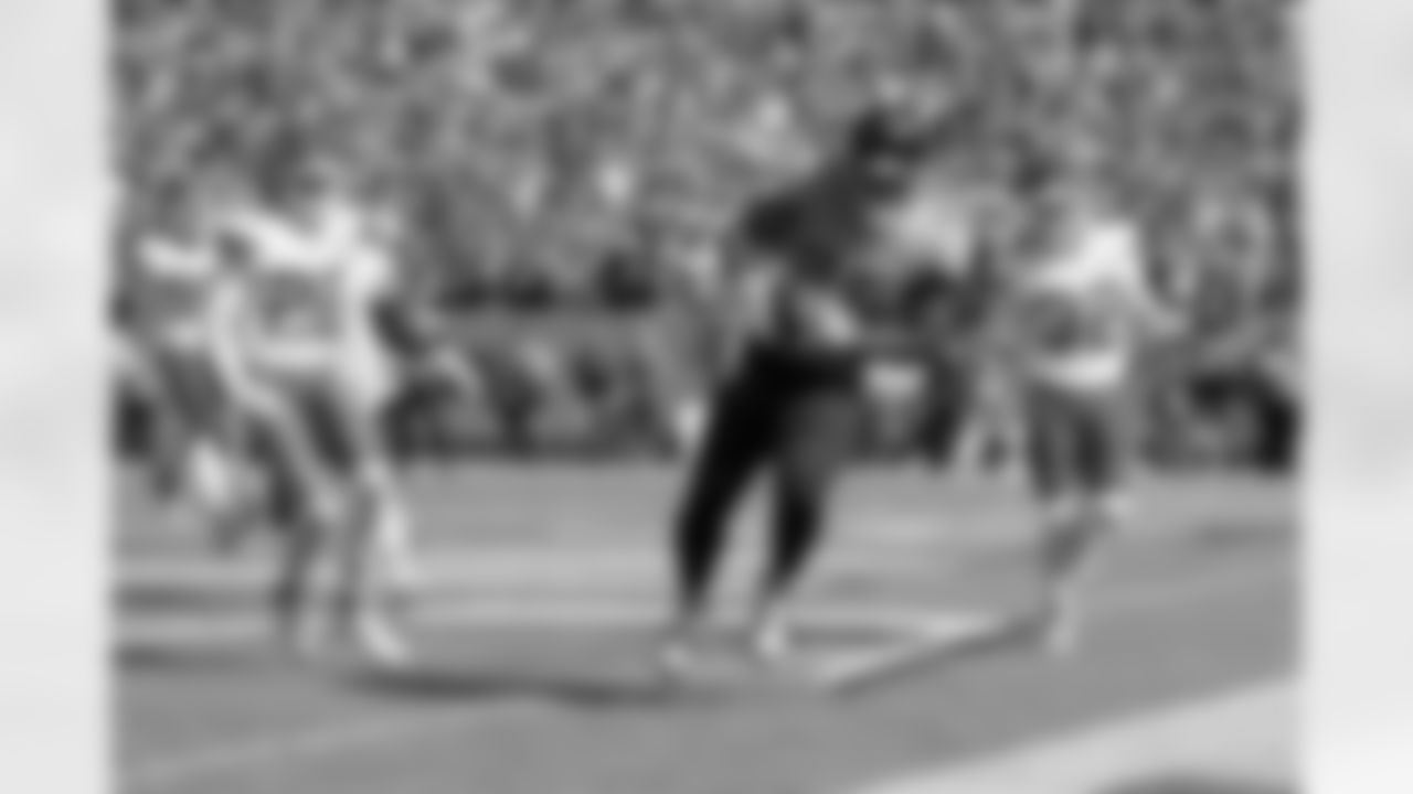 Tennessee Titans tight end MyCole Pruitt (85) catches a touchdown pass against the Kansas City Chiefs in the first half of an NFL football game Sunday, Oct. 24, 2021, in Nashville, Tenn. (AP Photo/Wade Payne)