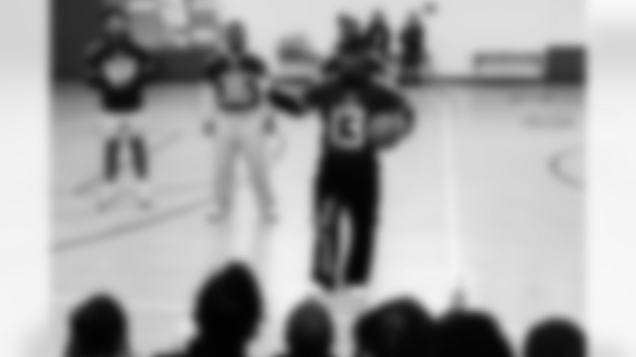 Take A Titan To School hosted at Park Avenue Elementary School on December 16, 2025 in Nashville, TN. Photo By Jessie Rogers/Tennessee Titans