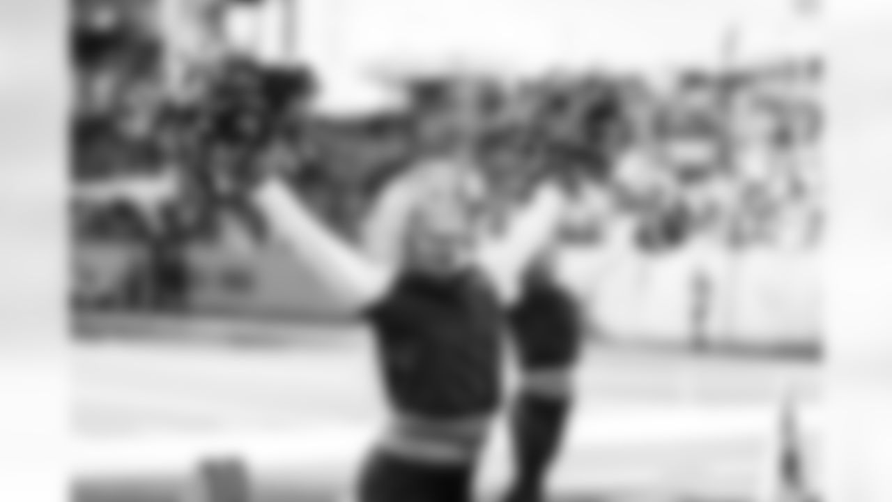 Tennessee Titans Cheerleaders during the game between the Tennessee Titans and the Jacksonville Jaguars at Nissan Stadium on November 30, 2025 in Nashville, TN. Photo By Kaitlyn Hungerford/Tennessee Titans