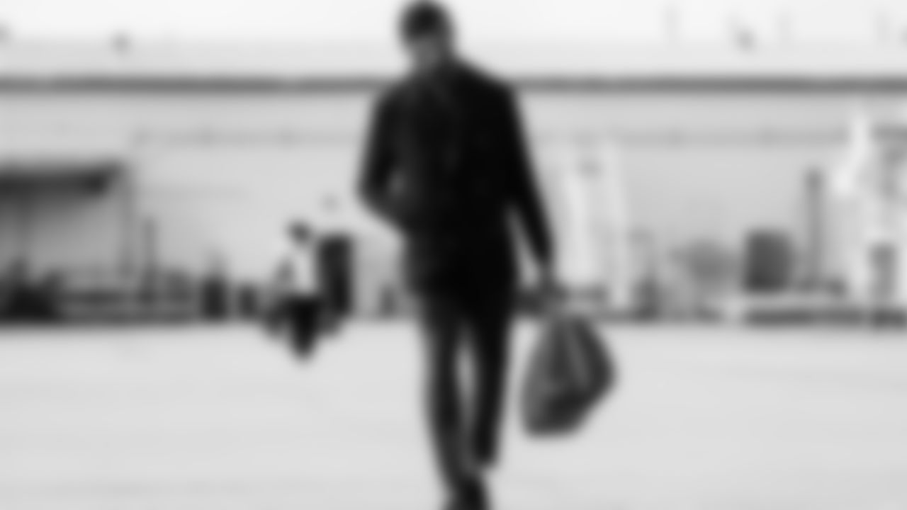 Outside linebacker Arden Key #49 of the Tennessee Titans during the travel day at the Nashville International Airport on December 06, 2025 in Nashville, TN. Photo by Jessie Roger/Tennessee Titans