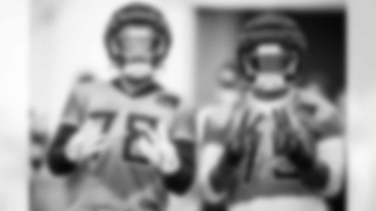 Tackle Brandon Crenshaw-Dickson #78 of the Tennessee Titans and Tackle Dan Moore Jr. #75 of the Tennessee Titans during practice at the Ascension Saint Thomas Sports Park on November 21, 2025 in Nashville, TN. Photo By Beau Brune/Tennessee Titans