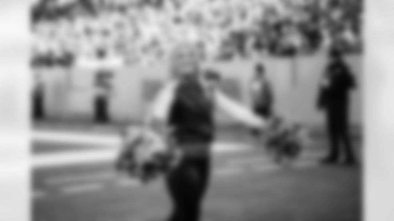 Tennessee Titans Cheerleaders during the game between the Tennessee Titans and the Jacksonville Jaguars at Nissan Stadium on November 30, 2025 in Nashville, TN. Photo By Kaitlyn Hungerford/Tennessee Titans