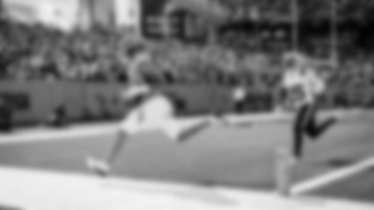 at Nissan Stadium in Nashville, Tenn., Sunday, Oct. 19, 2025. Photo By Camden Hall / Tennessee Titans