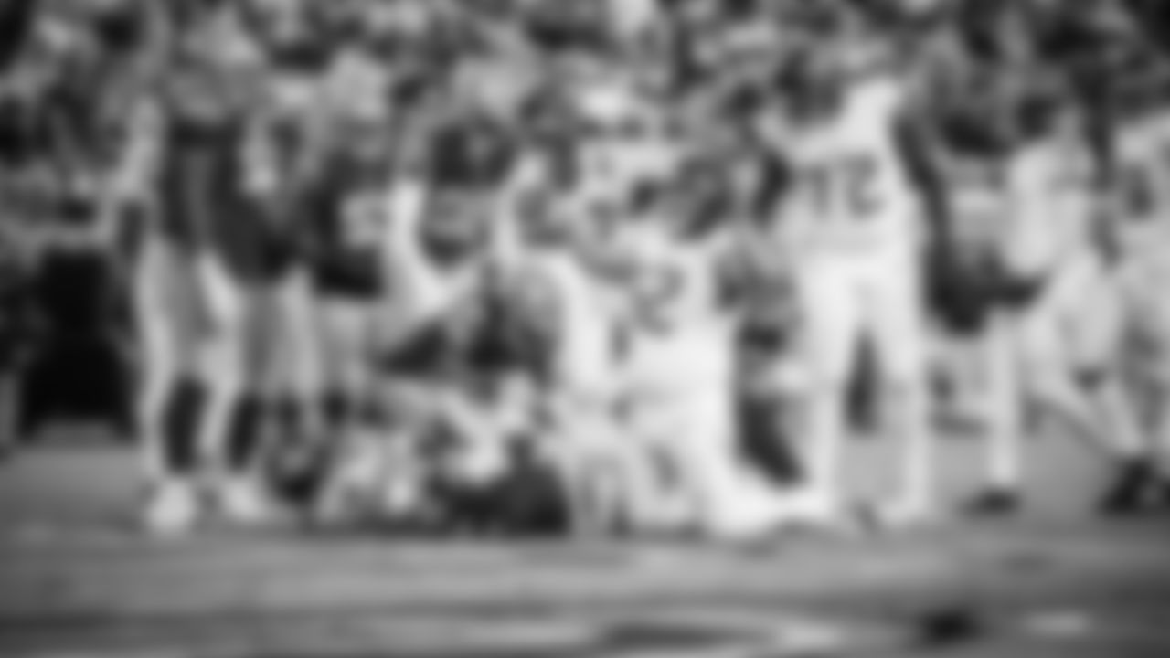 The Tennessee Titans and the San Francisco 49ers compete at Levi's Stadium on December 14, 2025 in San Francisco, CA. Photo By Jessie Rogers/Tennessee Titans