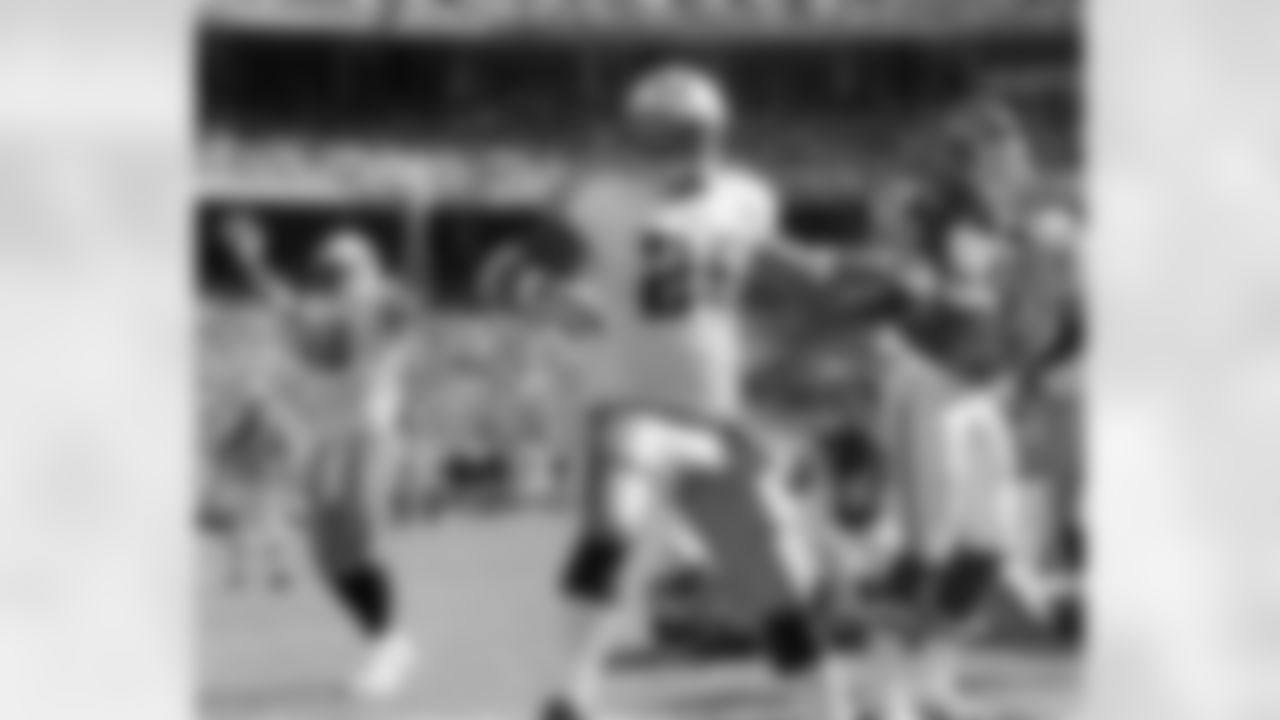 Tennessee Titans running back LenDale White (25) and tight end Bo Scaife (80) celebrate White's touchdown while Kansas City Chiefs defensive end Brian Johnston (97) looks on during the second quarter of an NFL football game Sunday, Oct. 19, 2008, in Kansas City, Mo. (AP Photo/Charlie Riedel)