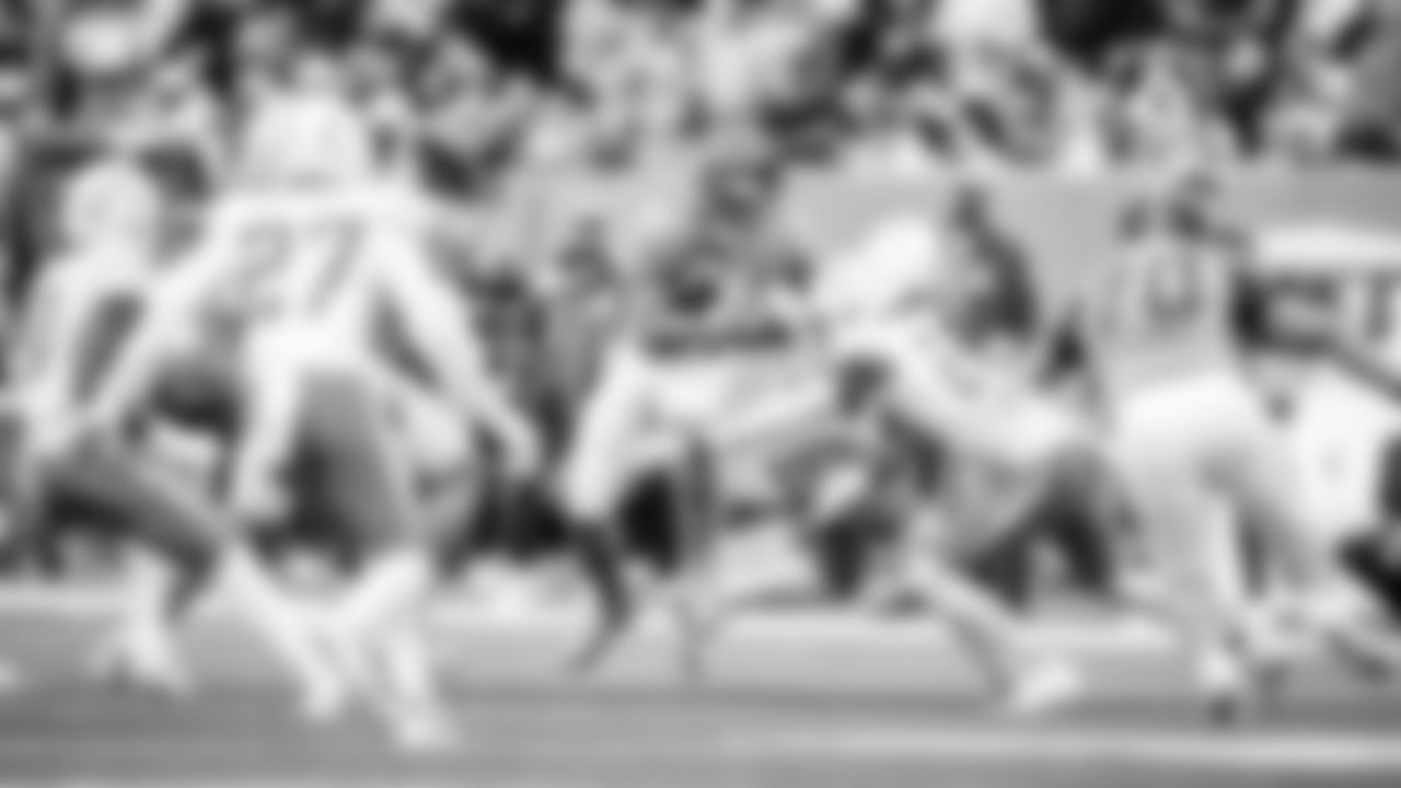 The Tennessee Titans and the Los Angeles Chargers compete at Nissan Stadium on November 02, 2025 in Nashville, TN. Photo B Beau Brune/Tennessee Titans