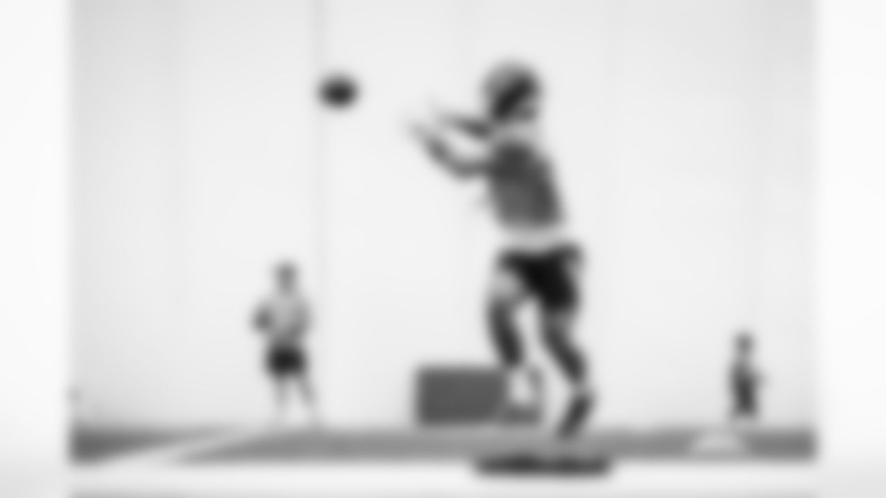 Wide receiver Xavier Restrepo #87 of the Tennessee Titans during practice in the bubble at the Ascension Saint Thomas Sports Park on December 18, 2025 in Nashville, TN. Photo By Donald Page/Tennessee Titans