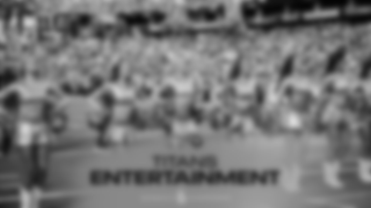 W17_NOvsTEN_CheerPhotos-Thumbnails