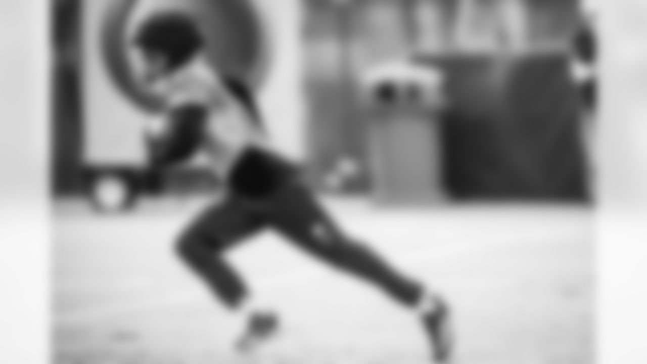 Wide receiver Chimere Dike #17 of the Tennessee Titans during practice at the Ascension Saint Thomas Sports Park on December 24, 2025 in Nashville, TN. Photo By Beau Brune/Tennessee Titans