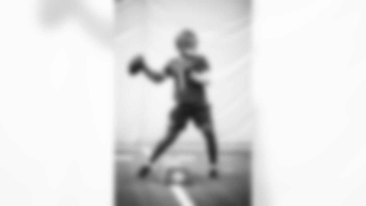 Quarterback Cam Ward #1 of the Tennessee Titans during practice in the bubble at the Ascension Saint Thomas Sports Park on November 20, 2025 in Nashville, TN. Photo By Donald Page/Tennessee Titans