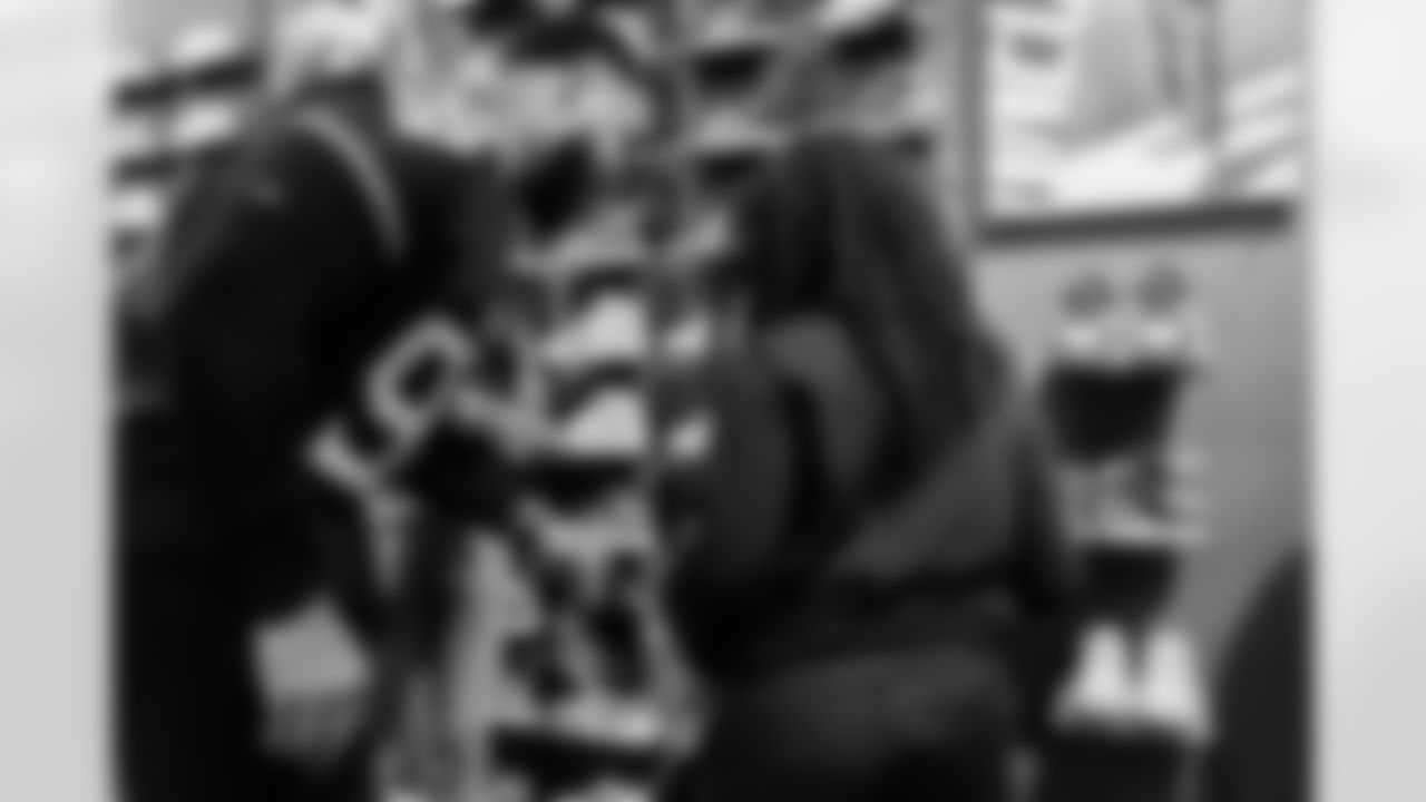 Defensive lineman Jeffery Simmons #98 of the Tennessee Titans partners with Big Brothers Big Sisters of Middle Tennessee to take 9th and 10th graders shopping at JD Sports on December 10, 2024 in Nashville, TN. Photo By Donald Page/Tennessee Titans