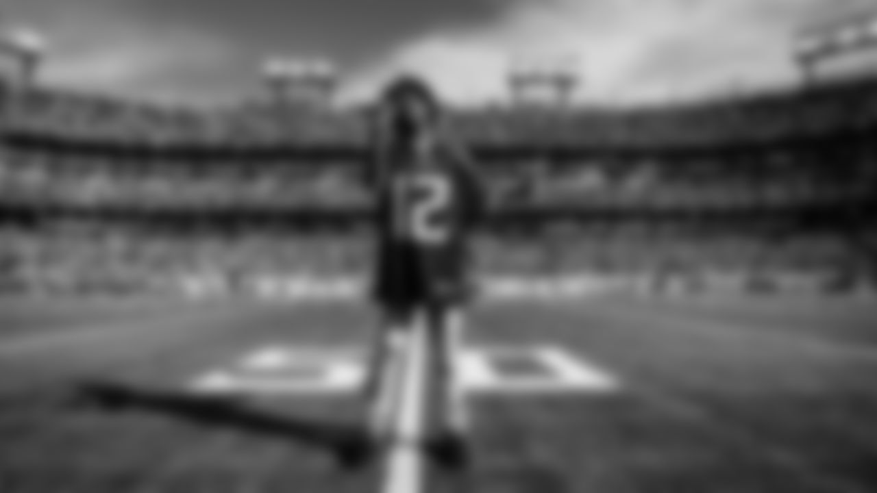 D'Corey Johnson sings the National Anthem before the game between the Tennessee Titans and the Indianapolis Colts at Nissan Stadium on December 03, 2023 in Nashville, TN. Photo By Donald Page/Tennessee Titans