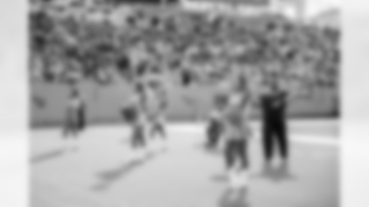 Tennessee Titans Cheerleaders during the game between the Tennessee Titans and the New Orleans Saints at Nissan Stadium on December 28, 2025 in Nashville, TN. Photo By Kaitlyn Hungerford/Tennessee Titans