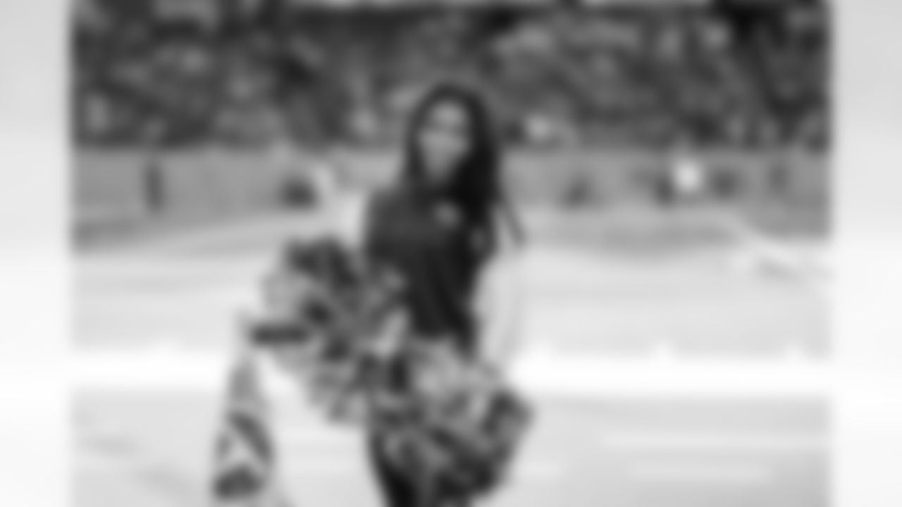 Tennessee Titans Cheerleaders during the game between the Tennessee Titans and the Jacksonville Jaguars at Nissan Stadium on November 30, 2025 in Nashville, TN. Photo By Kaitlyn Hungerford/Tennessee Titans