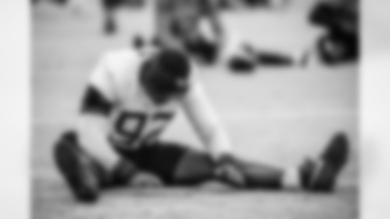 Outside linebacker Jaylen Harrell #92 of the Tennessee Titans during practice at the Ascension Saint Thomas Sports Park on December 24, 2025 in Nashville, TN. Photo By Beau Brune/Tennessee Titans