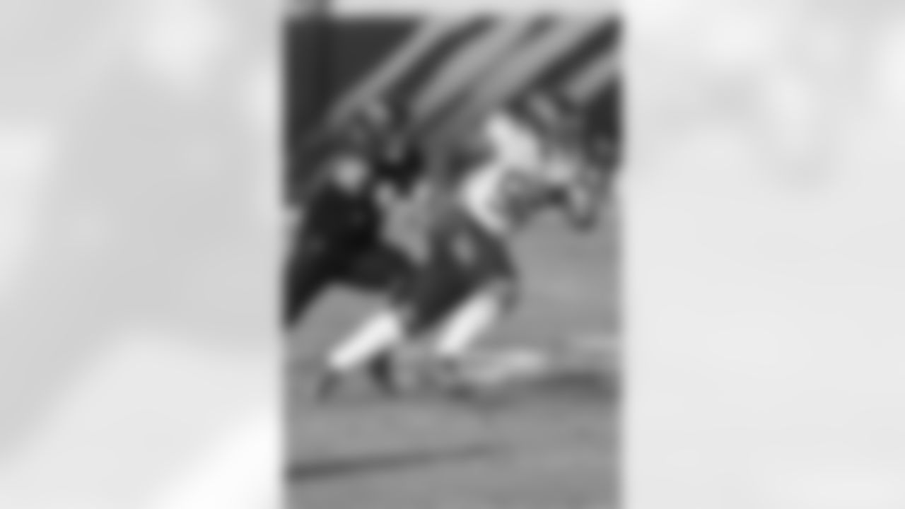 Tennessee Titans defensive end Jeffery Simmons (98) takes a defensive position during an NFL game against the Jacksonville Jaguars, Sunday, Dec. 13, 2020 in Jacksonville, Fla. The Titans defeated the Jaguars 31-10. (Margaret Bowles via AP)