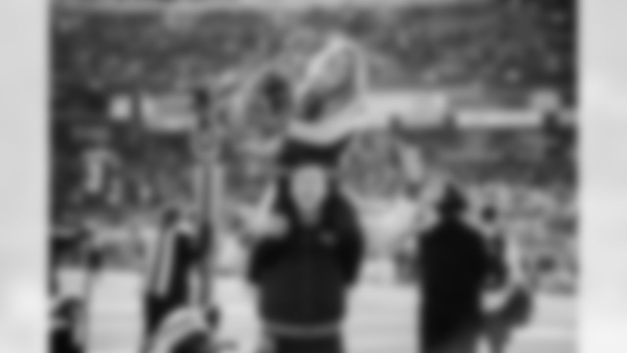 Tennessee Titans Cheerleaders during the game between the Tennessee Titans and the Jacksonville Jaguars at Nissan Stadium on November 30, 2025 in Nashville, TN. Photo By Kaitlyn Hungerford/Tennessee Titans