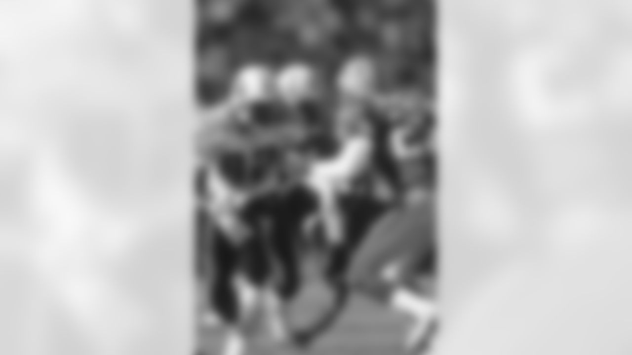 Tennessee Titans wide receiver Yancey Thigpen (82) is seen in action during an NFL game against the San Francisco 49ers, Sunday, Oct. 3, 1999, in Santa Clara, Calif. (Greg Trott via AP)