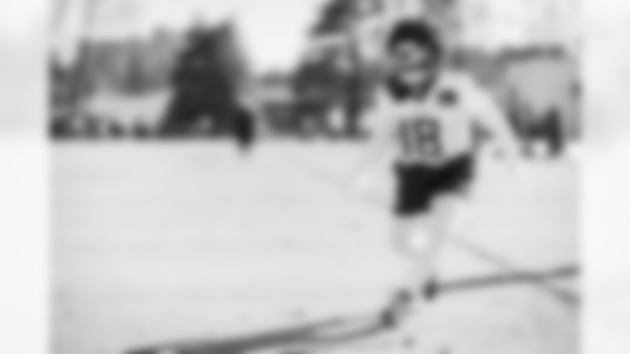 Cornerback Jalyn Armour-Davis #18 of the Tennessee Titans during practice at the Ascension Saint Thomas Sports Park on November 26, 2025 in Nashville, TN. Photo By Donald Page/Tennessee Titans