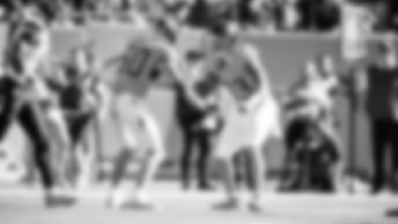 The Tennessee Titans and the Houston Texans compete at Nissan Stadium on November 16, 2025 in Nashville, TN. Photo By Beau Brune/Tennessee Titans