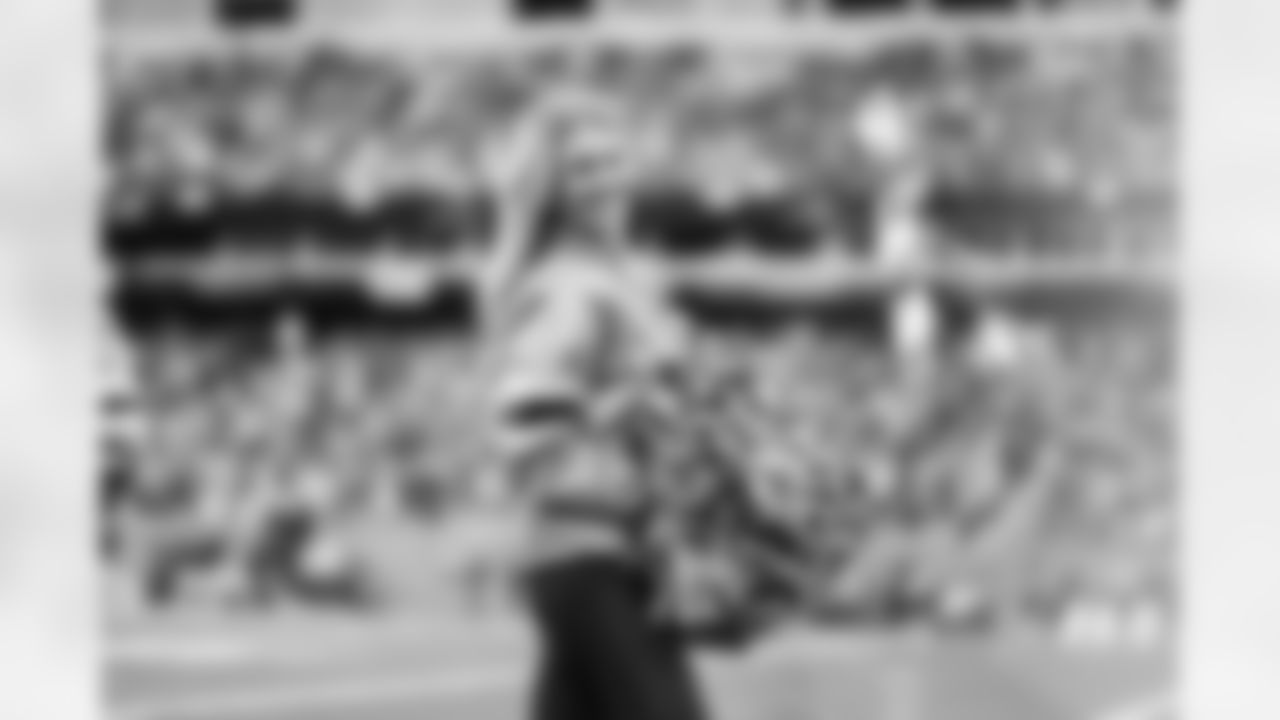 Tennessee Titans Cheerleaders during the game between the Tennessee Titans and the Los Angeles Chargers at Nissan Stadium on November 02, 2025 in Nashville, TN. Photo By Kaitlyn Hungerford/Tennessee Titans