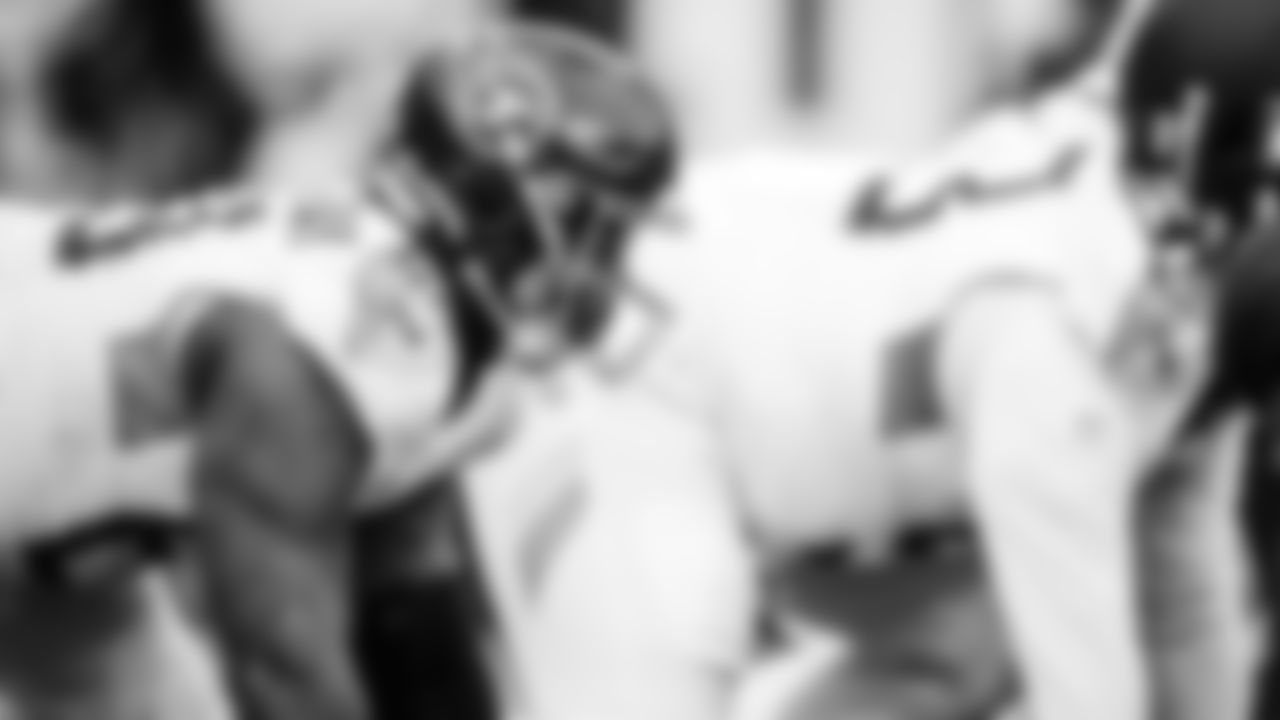 The Tennessee Titans and the Cleveland Browns compete at Huntington Bank Field on December 07, 2025 in Cleveland, OH. Photo By Donald Page/Tennessee Titans