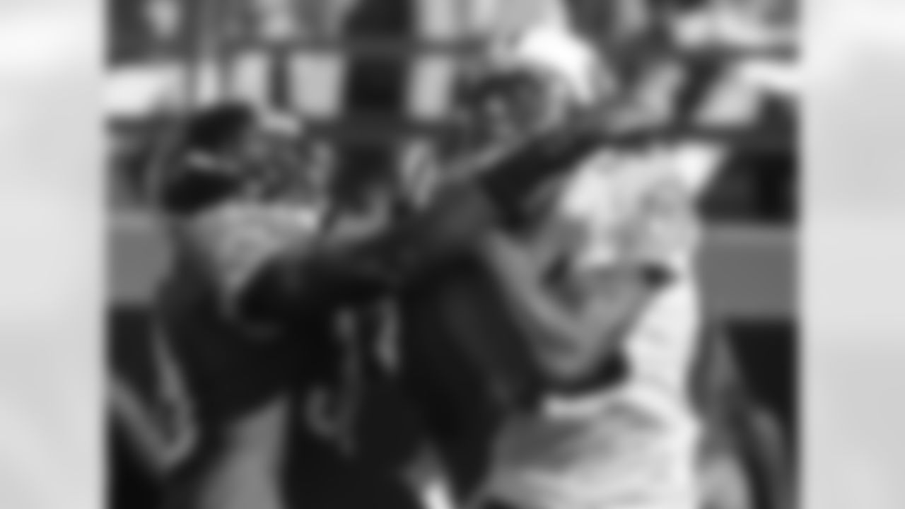 Tennessee Titans wide receiver Derrick Mason, right, catches a second quarter pass despite the efforts of Jacksonville Jaguars defender Dewayne Washington, Sunday, Nov. 21, 2004, in Jacksonville, Fla. (AP Photo/Phil Coale)