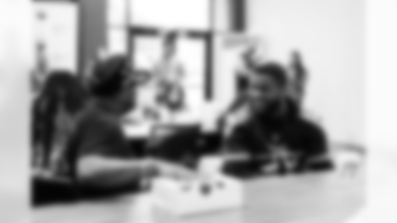 Tennessee Titans host a lunch and play bingo with veterans on Veteran's Day at Operation Stand Down on November 11, 2025 in Nashville, TN. Photo By Jessie Rogers/Tennessee Titans