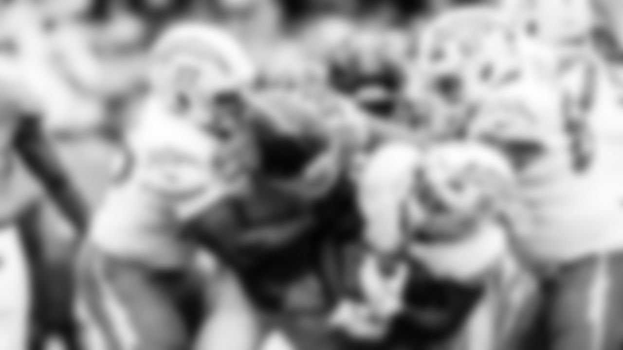 Linebacker Cedric Gray #33 of the Tennessee Titans during the game between the Tennessee Titans and the Los Angeles Chargers at Nissan Stadium on November 02, 2025 in Nashville, TN. Photo By Beau Brune/Tennessee Titans