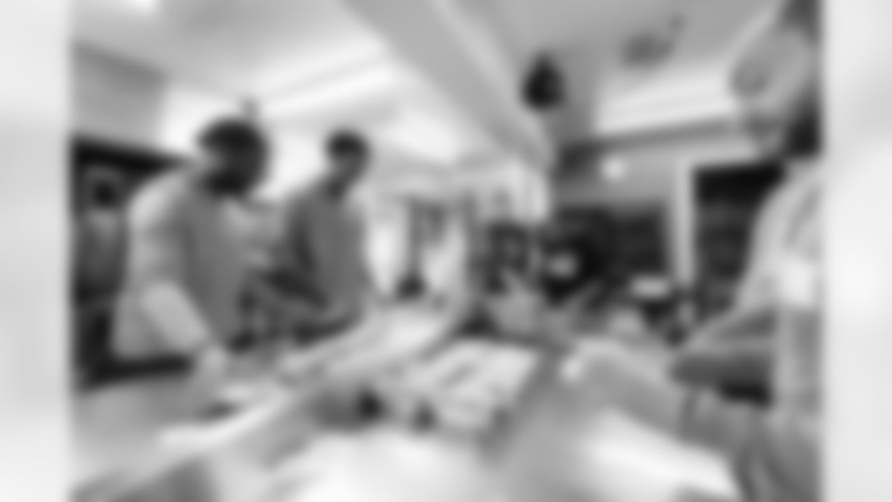 Tennessee Titans staff visit The Heimerdinger Foundation to help pack signature spice blend packets as a part of Crucial Catch week on October 17, 2025 in Nashville, TN. Photo By Jessie Rogers/Tennessee Titans