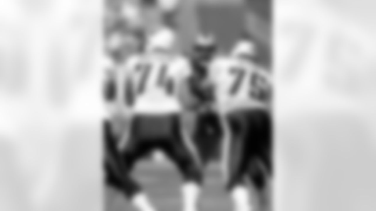 San Francisco 49ers defensive tackle Bryant Young (97) pass rushes during an NFL game against the Tennessee Titans, Oct. 3, 1999. The 49ers defeated the Titans 24-22. (AP Photo/NFL Photos/Greg Trott)