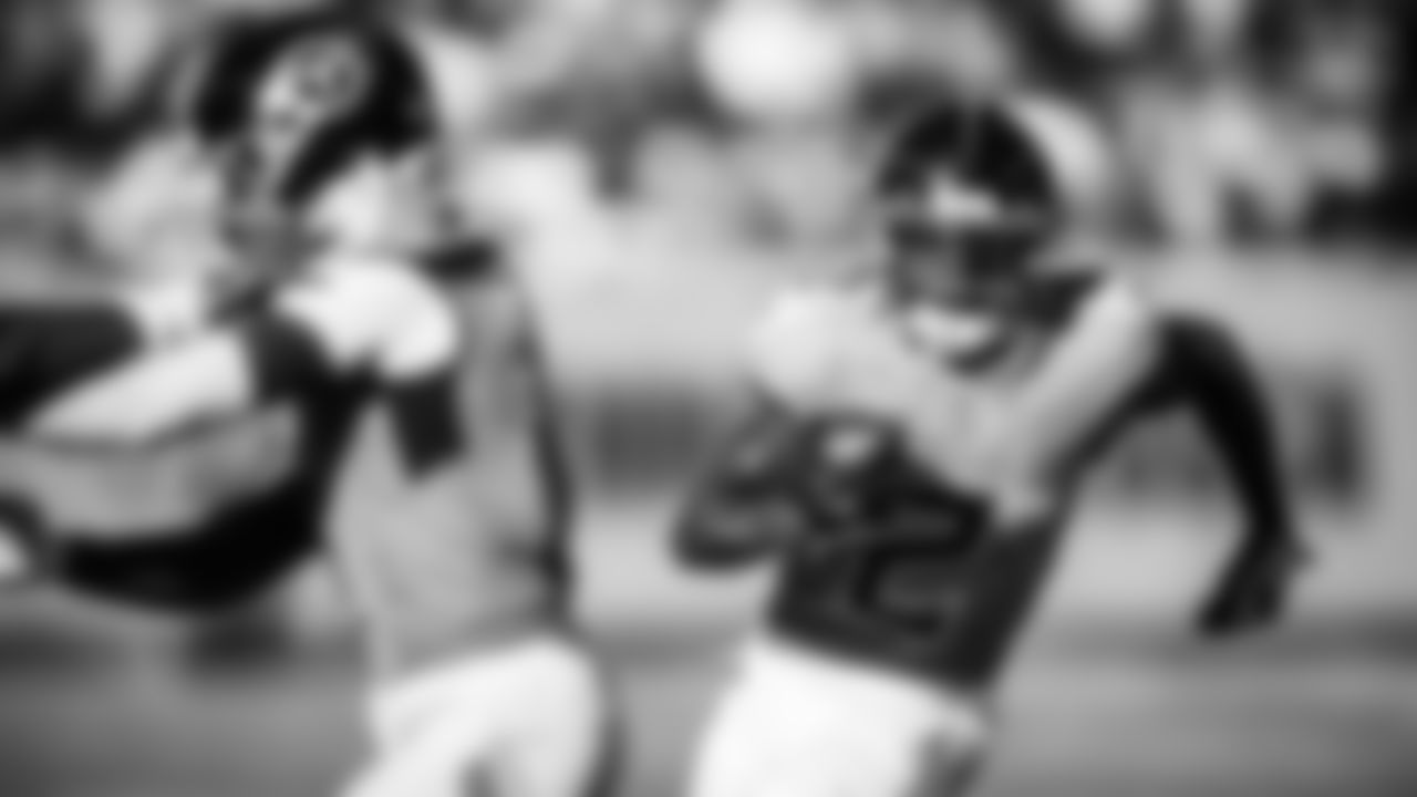 Running back Tyjae Spears #2 of the Tennessee Titans during the game between the Tennessee Titans and the San Francisco 49ers at Levi's Stadium on December 21, 2025 in San Francisco, CA. Photo By Donald Page/Tennessee Titans